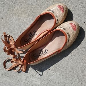 Adorable Wicker-like Flats with Face